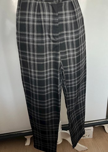 Pull and Bear Siklik Ve Rahatlik Siyah Ekose Pantolon