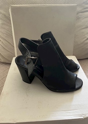 Zara Sik Siyah Topuklu Sandalet