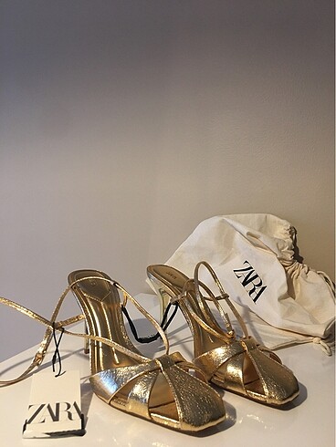 Zara Zara gold topuklu ayakkabı