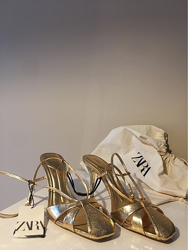 Zara gold topuklu ayakkabı