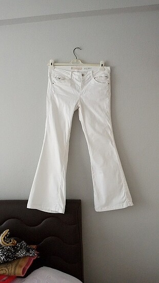 Bershka beyaz jean