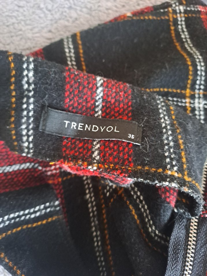 Düğmeli Ekose Mini kışlık Etek.        bershka zara - Görsel 3