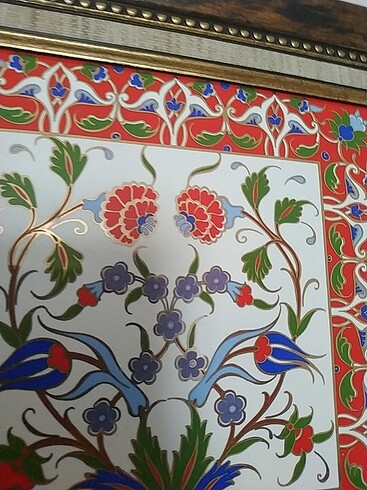 Beden kahverengi Renk İznik çini,çerçeveli iki adet var