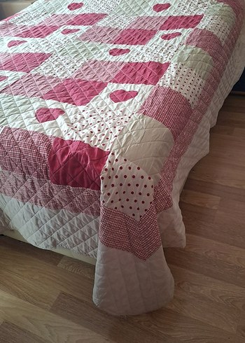 Nakışlı Pembe Pastel Yatak Örtüsü