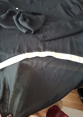 Siyah V Yakalı Bluzu - Görsel 2