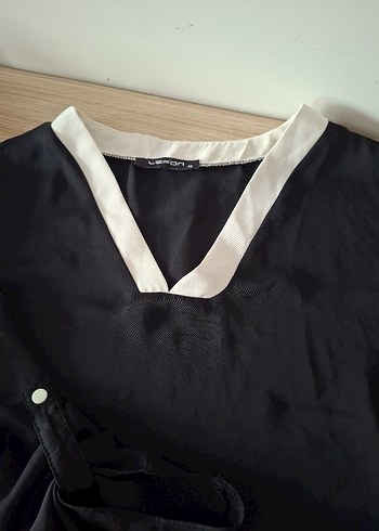 Siyah V Yakalı Bluzu - Görsel 4