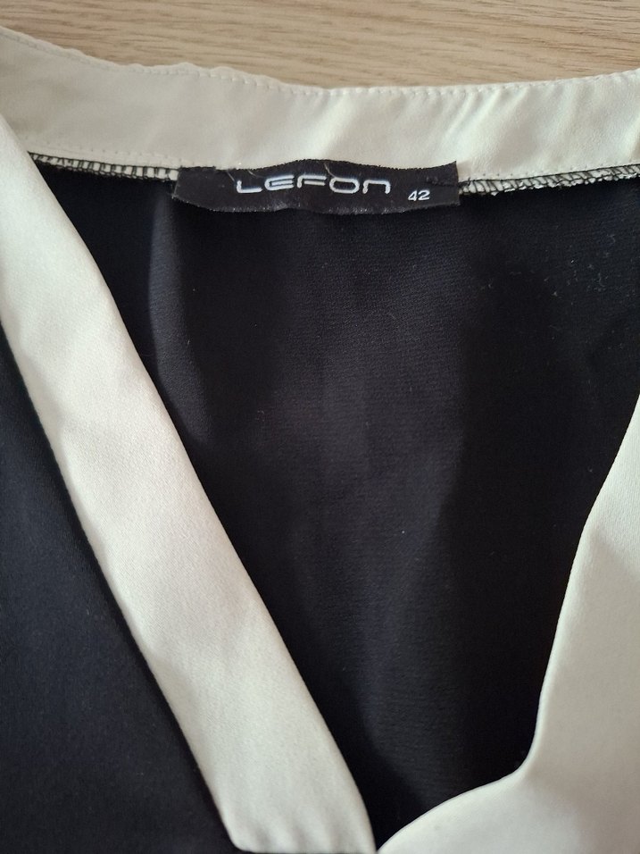 Siyah V Yakalı Bluzu - Görsel 5