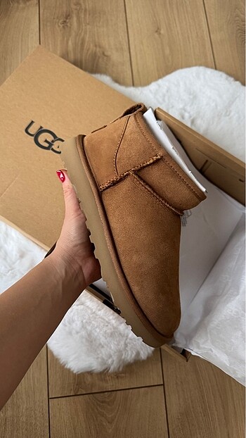 Ugg classic ultra mini che