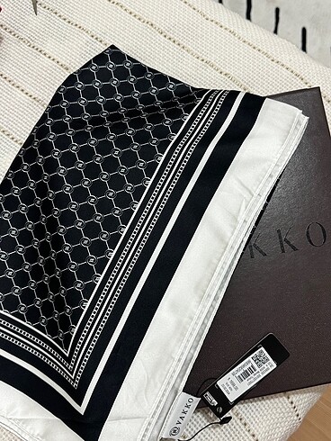 Vakko siyah şal - Görsel 3