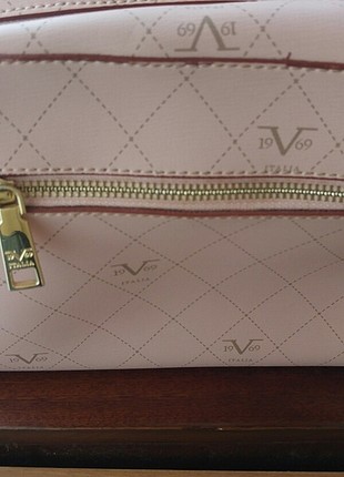Versace 19.69 V1969 markalı zincir askılı pembe çanta 