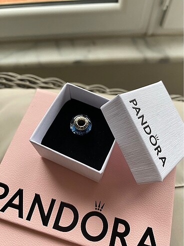 Pandora Pandora charm