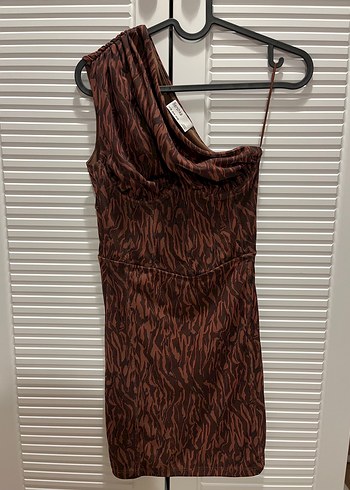 Bershka Asimetrik Tek Omuzlu Kahverengi Mini Elbise