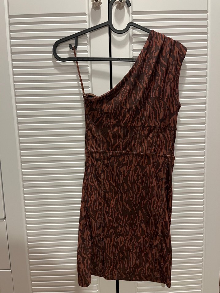 Bershka Asimetrik Tek Omuzlu Kahverengi Mini Elbise — görsel 4/5