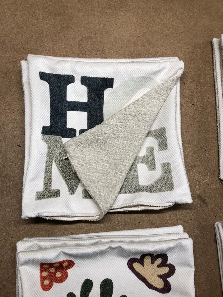 Gri Baskılı Modern Dekoratif Yastık - Görsel 3