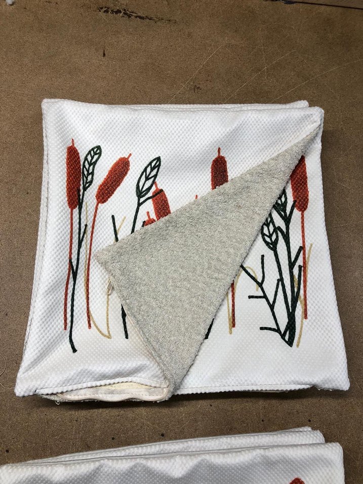 İşlemeli Modern Dekoratif Yastık - Görsel 3