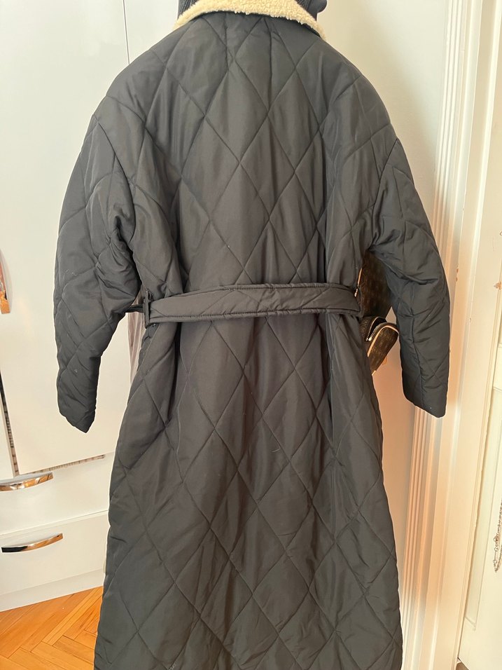 Siyah Kürklü Kadın Kışlık Mont - Görsel 3