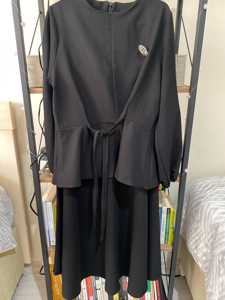 Siyah etekli takım - Görsel 3