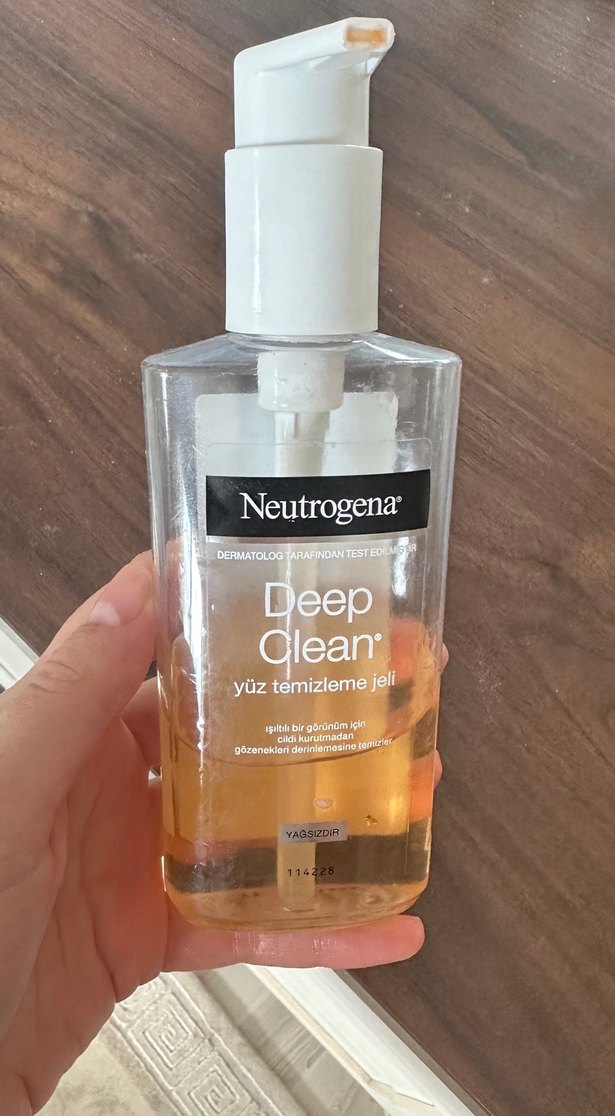 Neutrogena Yağsız Yüz Temizleme Jeli - Görsel 2