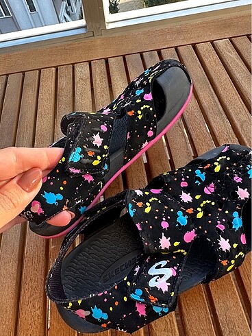 30 Beden siyah Renk Skechers 30 numara sandalet
