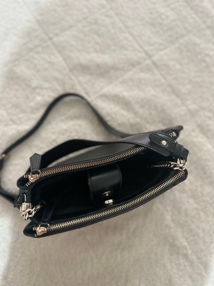 Siyah GUESS Deri Fermuarlı Kadın Çanta - Görsel 4