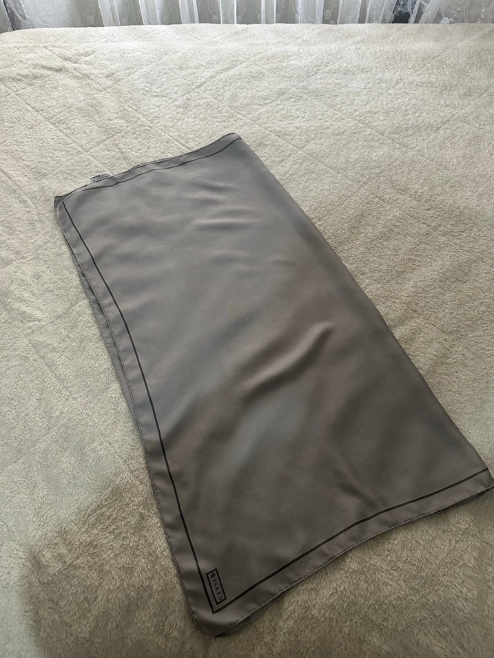 Gri Vakko Eşarp - Görsel 2