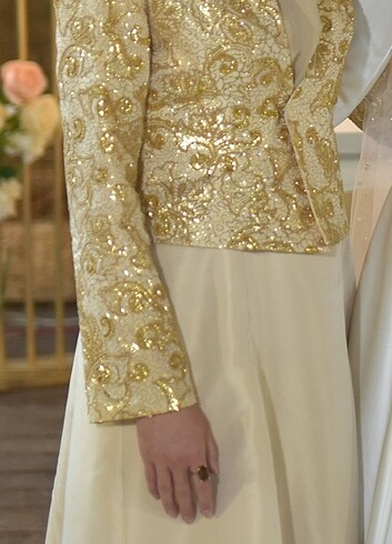 Altın dore renk boncuk işlemeli elbise ceket takım