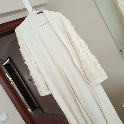 selvi cetib abaya
