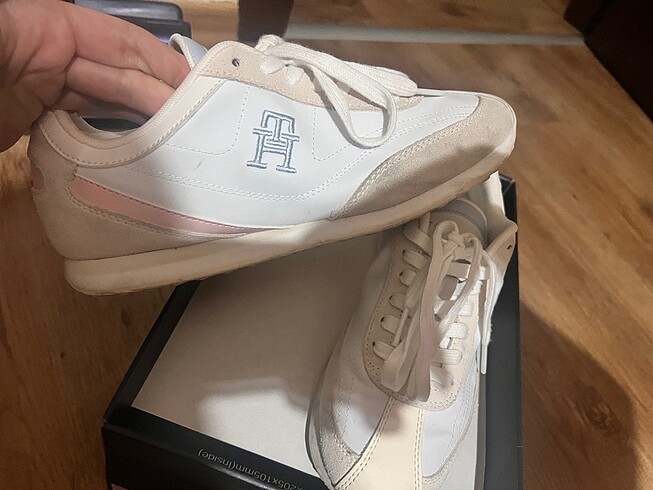 TOMMY HILFIGER