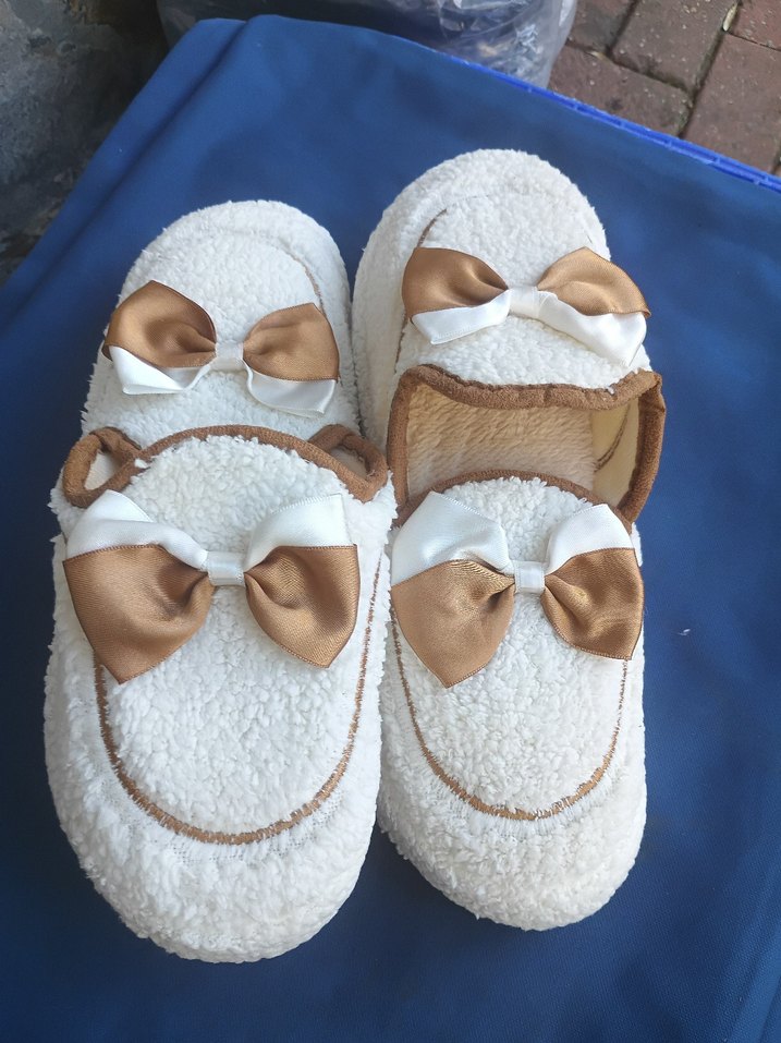 Kadın Beyaz Ev Terliği Fiyonk Detaylı - Görsel 4