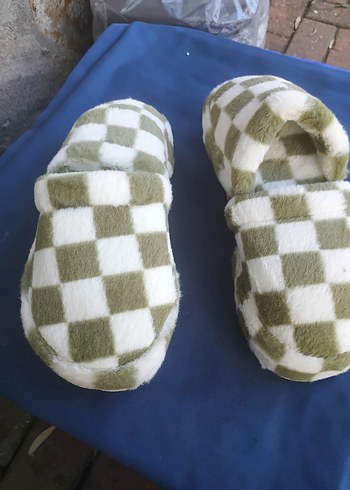 Kahverengi Kareli Peluş Kadın Ev Terliği - Görsel 2