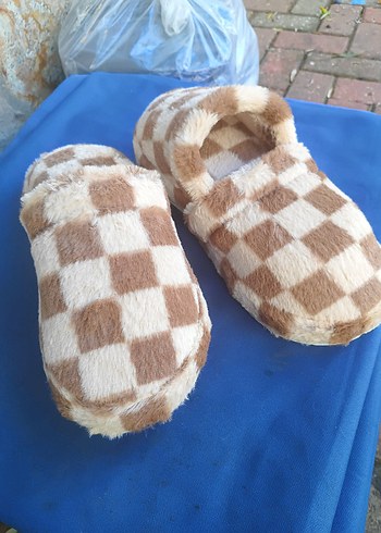 Kahverengi Kareli Peluş Kadın Ev Terliği - Görsel 3