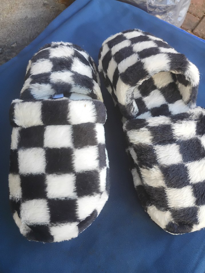 Kahverengi Kareli Peluş Kadın Ev Terliği - Görsel 4