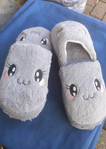 Gri Peluş Kadın Ev Terliği - Görsel 3