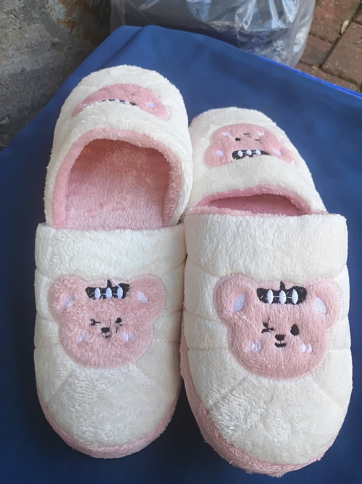 Gri Peluş Kadın Ev Terliği - Görsel 2