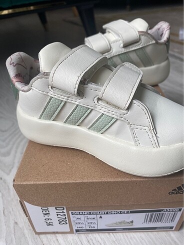 23 Beden beyaz Renk Adidas çocuk spor ayakkabı