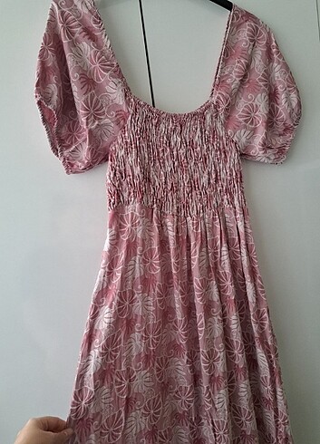 Pembe elbise