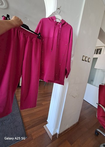 Eşofman takımı iki üçkez kullanılmıştır xl bedendir