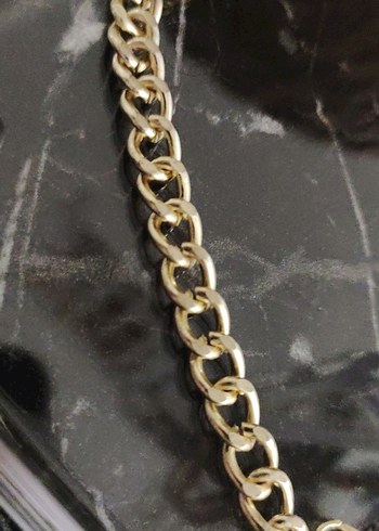 Zincir Detaylı Altın Rengi Kadın Bileklik - Görsel 2