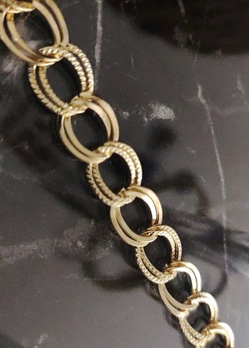 Zincir Detaylı Altın Renk Kadın Bileklik - Görsel 2