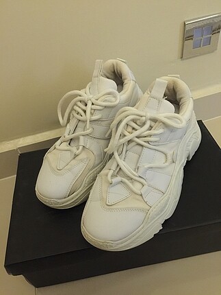 Beyaz sneaker