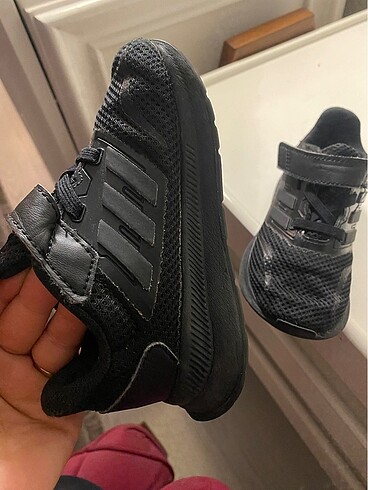 24 Beden siyah Renk Adidas unisex çocuk ayakkabısı