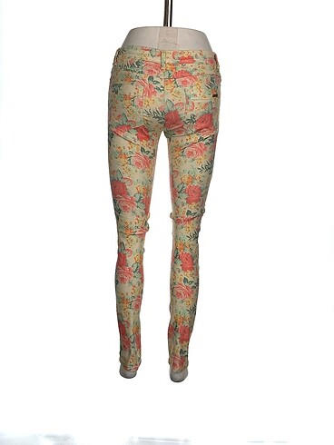 36 Beden Zara Skinny %70 İndirimli.