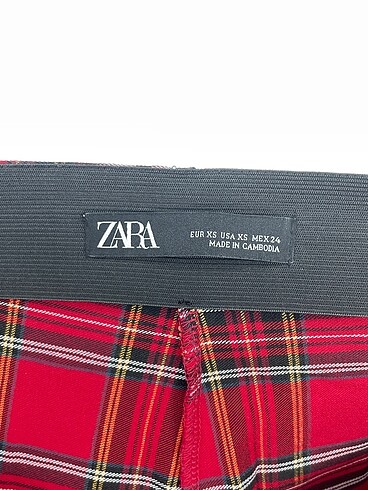 xs Beden çeşitli Renk Zara Kumaş Pantolon %70 İndirimli.