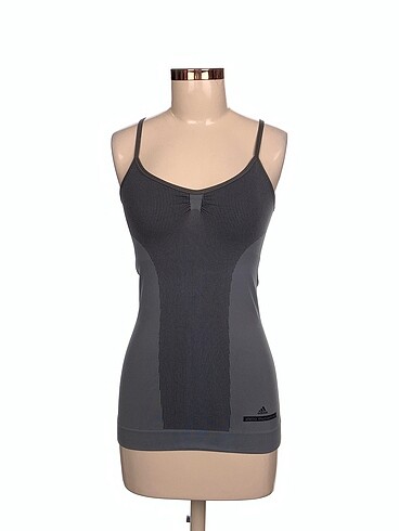 Adidas T-shirt %70 İndirimli.
