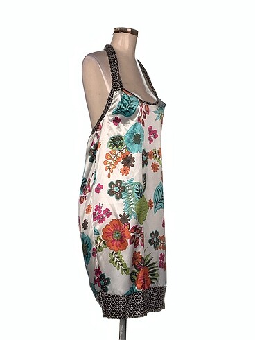 Zara Zara Kısa Elbise %70 İndirimli.
