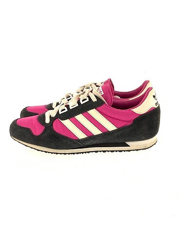 Adidas Spor Ayakkabı %70 İndirimli.