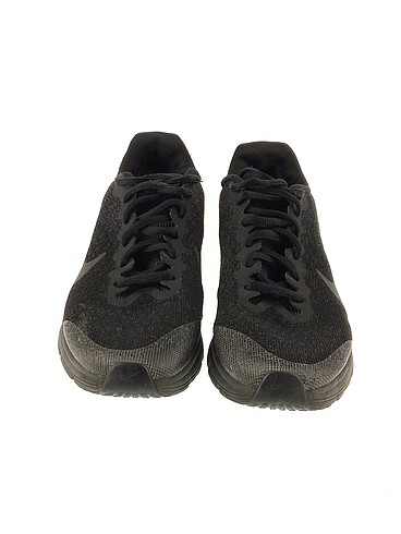 39 Beden Nike Spor Ayakkabı %70 İndirimli.