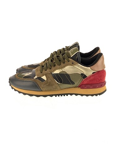 Valentino Spor Ayakkabı %70 İndirimli.