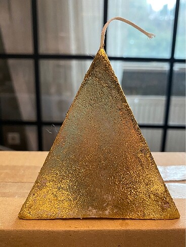 Gold yaldızlı üçgen mum