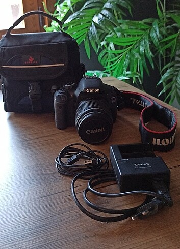 Canon EOS 550D Fotoğraf Makinesi Kamera